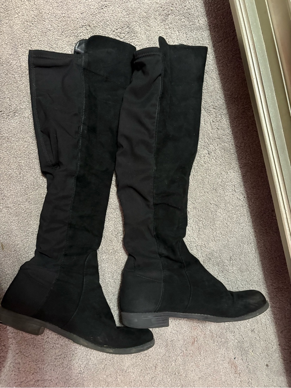 Black Knee-High Women's Boots - Classic Over-the-Knee Style - Picture 4 of 6